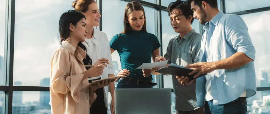 How to Pick the Right Advertising & Marketing Franchise in Canada