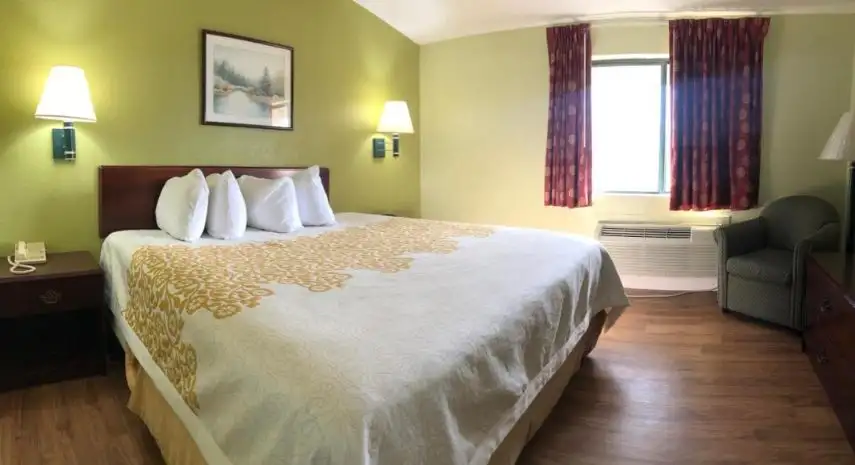 AmeriHost Inn & Suites USA Franchise Opportunity image 3