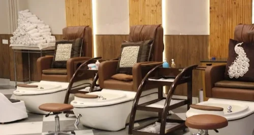 Best Luxury Salon Franchise Cost, Fees, Opportunity