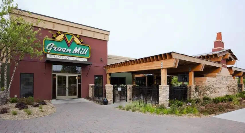 Green Mill Restaurant and Bar Opportunity image 4