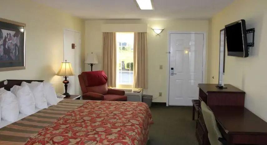 Jameson Inn Franchise For Sale - Hotel Investment image 4