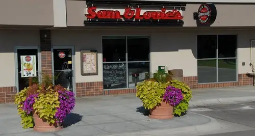 Sam & Louie’s Franchise Investment, Cost & Opportunity