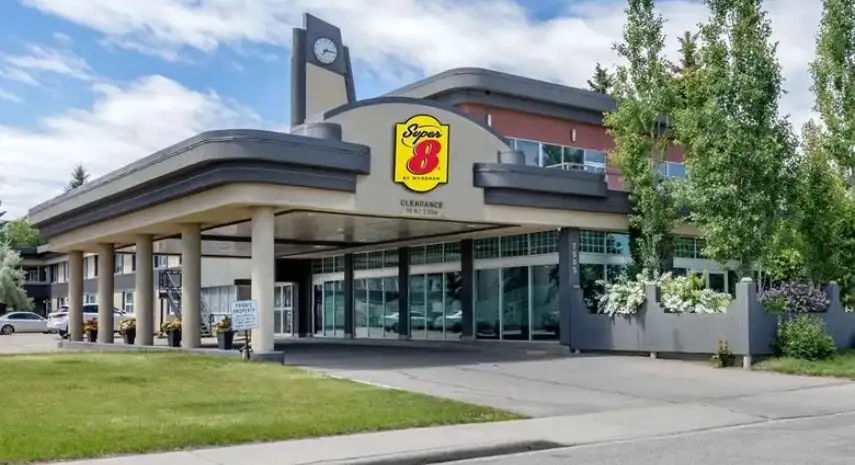 Super 8 Canada