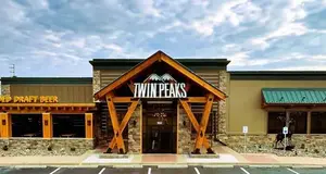 Twin Peaks Franchise Cost, Fees & Opportunity